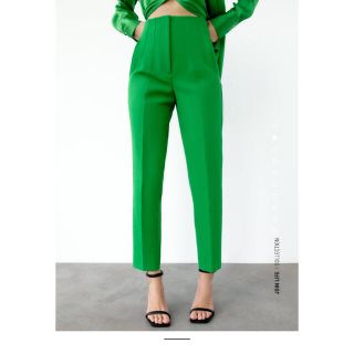 ザラ(ZARA)のZARA ハイウエストパンツ　緑(カジュアルパンツ)