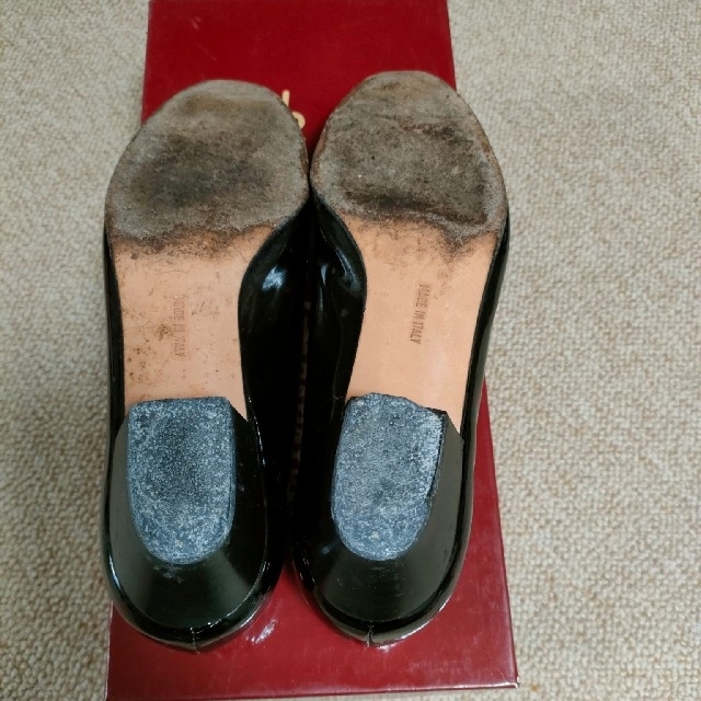 Salvatore Ferragamo(サルヴァトーレフェラガモ)のフェラガモ　パンプス　VARA レディースの靴/シューズ(ハイヒール/パンプス)の商品写真