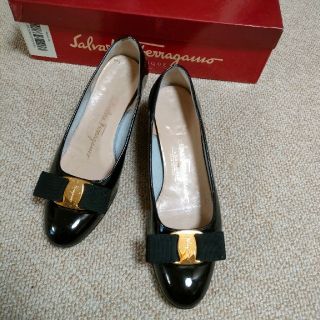 サルヴァトーレフェラガモ(Salvatore Ferragamo)のフェラガモ　パンプス　VARA(ハイヒール/パンプス)