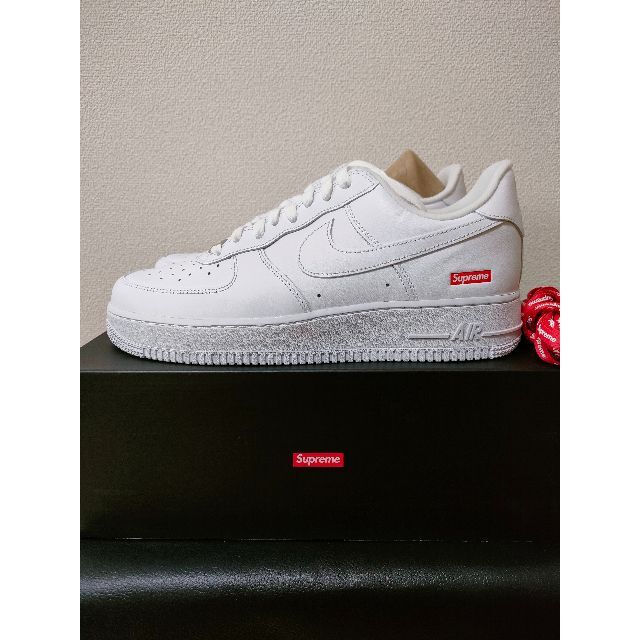 Supreme(シュプリーム)の【新品未使用】NIKE AIR FORCE1 LOW × SUPREME メンズの靴/シューズ(スニーカー)の商品写真