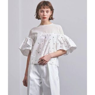 ユナイテッドアローズ(UNITED ARROWS)のAkira Naka アキラナカ　ドットフリルブラウス(シャツ/ブラウス(半袖/袖なし))