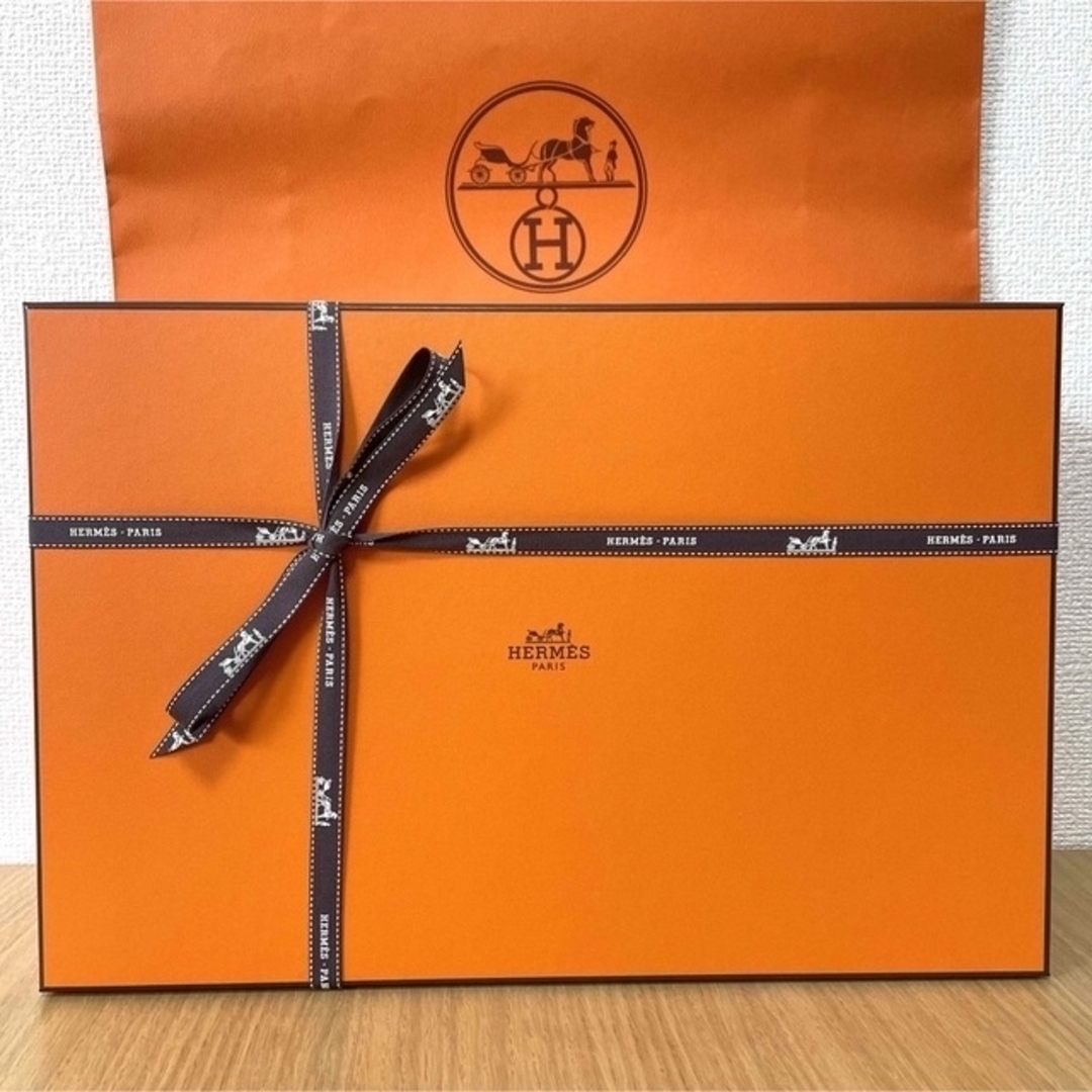 Hermes(エルメス)の【新品 ギフト包装】エルメス ガダルキヴィール モーニングカップ&ソーサー インテリア/住まい/日用品のキッチン/食器(食器)の商品写真