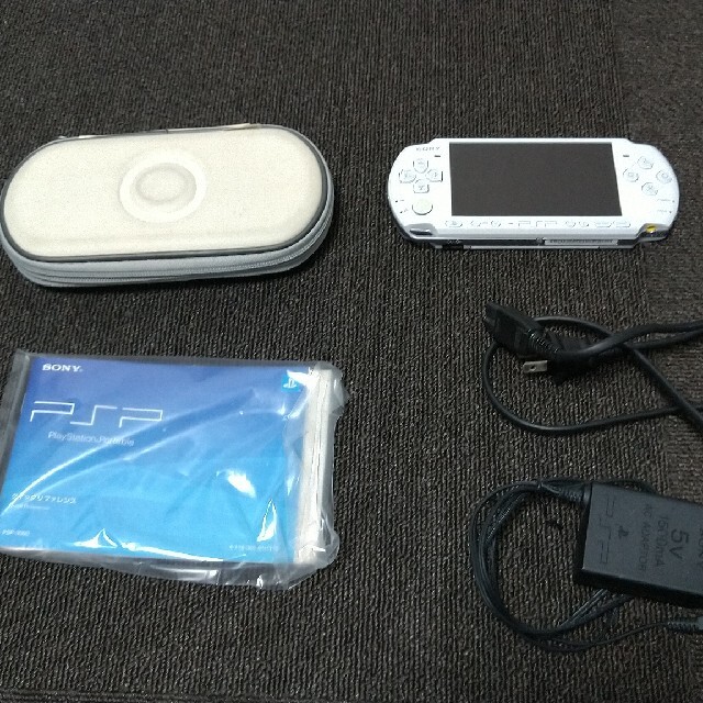 PlayStation Portable(プレイステーションポータブル)のPSP-3000 パールホワイト バッテリー欠品 エンタメ/ホビーのゲームソフト/ゲーム機本体(携帯用ゲーム機本体)の商品写真