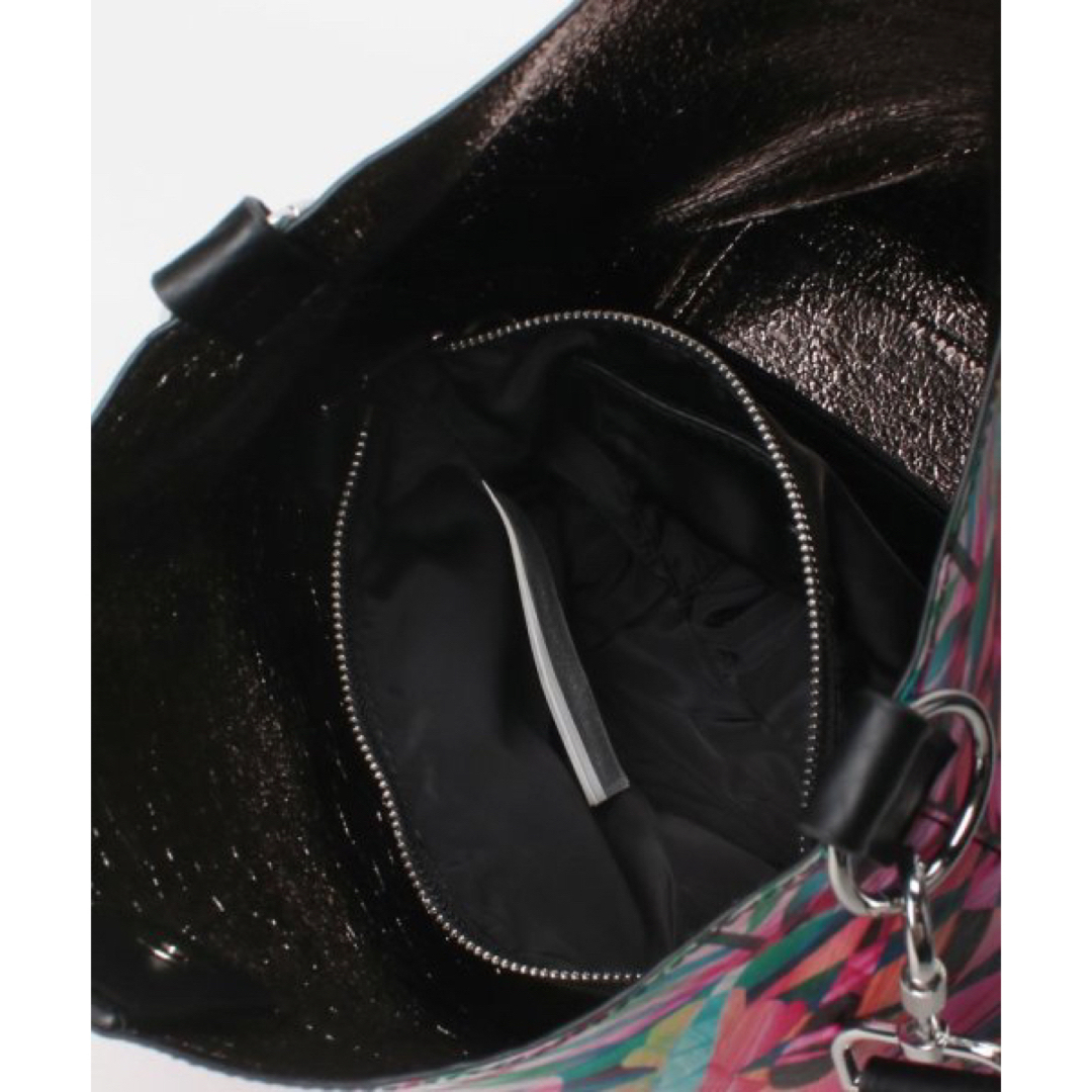 DESIGUAL(デシグアル)の新品✨タグ付き♪デシグアル　バッグ   インバッグ付き　大特価‼️ レディースのバッグ(ショルダーバッグ)の商品写真