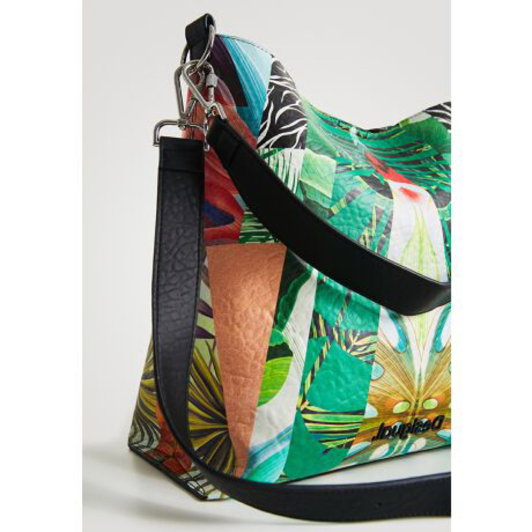 DESIGUAL(デシグアル)の新品✨タグ付き♪デシグアル　バッグ   インバッグ付き　大特価‼️ レディースのバッグ(ショルダーバッグ)の商品写真