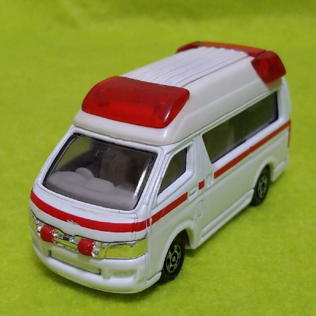 Takara Tomy(タカラトミー)のトミカ　救急車【トヨタ ハイメディック】 エンタメ/ホビーのおもちゃ/ぬいぐるみ(ミニカー)の商品写真