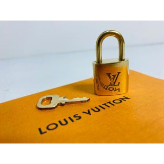 ルイヴィトン(LOUIS VUITTON)のLOUIS VUITTON パドロック 南京錠 キーホルダー 312 G(チャーム)