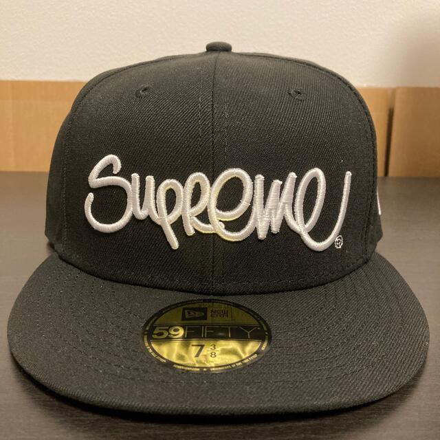 Supreme(シュプリーム)の新品/サイズ3/8Supreme Handstyle New Era Black メンズの帽子(キャップ)の商品写真