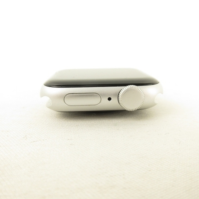 Apple(アップル)のアップル  アップルウォッチSE GPSモデル 40MM シルバー  メンズの時計(腕時計(デジタル))の商品写真