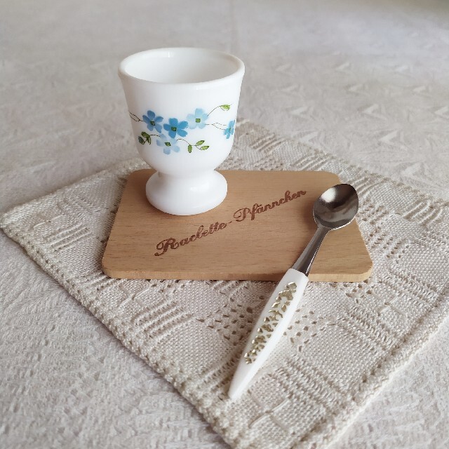 H.P.FRANCE(アッシュペーフランス)のvintage *❀ ミルクガラス  egg cup ✿  from フランス インテリア/住まい/日用品のキッチン/食器(食器)の商品写真