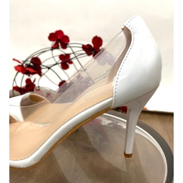 DIANA(ダイアナ)の新品　サイドクリアハイヒール　エナメルパンプス　白　フランスインポート レディースの靴/シューズ(ハイヒール/パンプス)の商品写真
