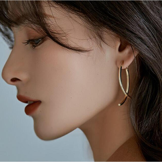 UNITED ARROWS(ユナイテッドアローズ)のN-241 cross line  pierce gold レディースのアクセサリー(ピアス)の商品写真