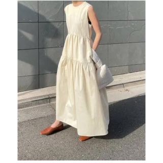 クラネ(CLANE)の【bec様】SOLID TIERED ONE PIECE   IVORY(ロングワンピース/マキシワンピース)