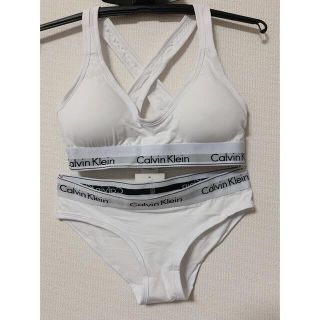 カルバンクライン(Calvin Klein)のカルバンクライン　レディース 上下セット　下着　Sサイズ　白(ブラ&ショーツセット)