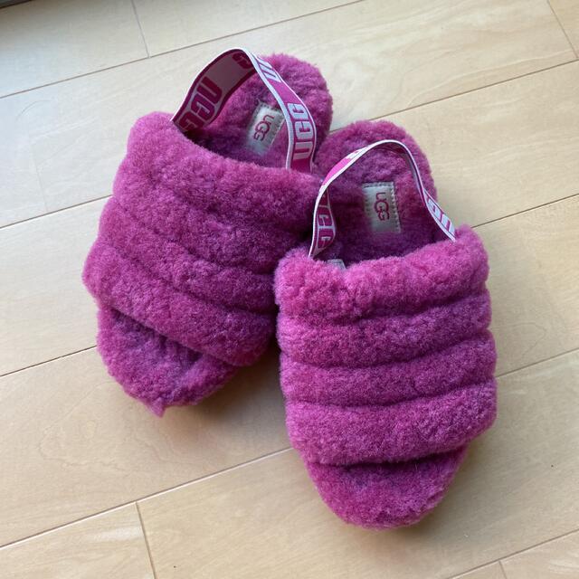 UGG(アグ)のぽんbyぽん様　UGG レディース フラッフ イヤー スライド‼️ レディースの靴/シューズ(サンダル)の商品写真