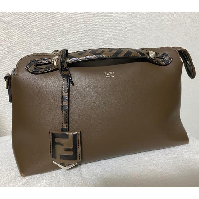 FENDI❣️バイ　ザ　ウェイ　ミディアム