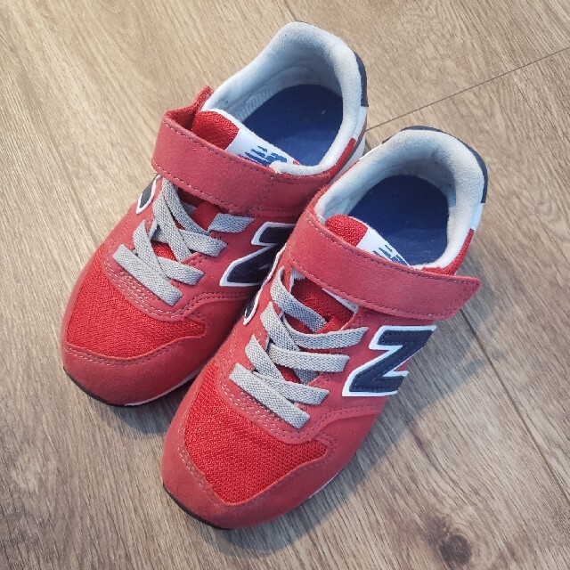 New Balance(ニューバランス)のnew balance　スニーカー　赤　18cm キッズ/ベビー/マタニティのキッズ靴/シューズ(15cm~)(スニーカー)の商品写真