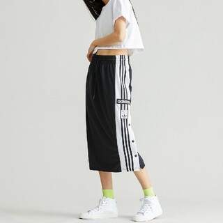 アディダス(adidas)のアディダス♡2022SSタイトスカート(ひざ丈スカート)
