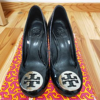 TORY BURCH エナメルパンプス