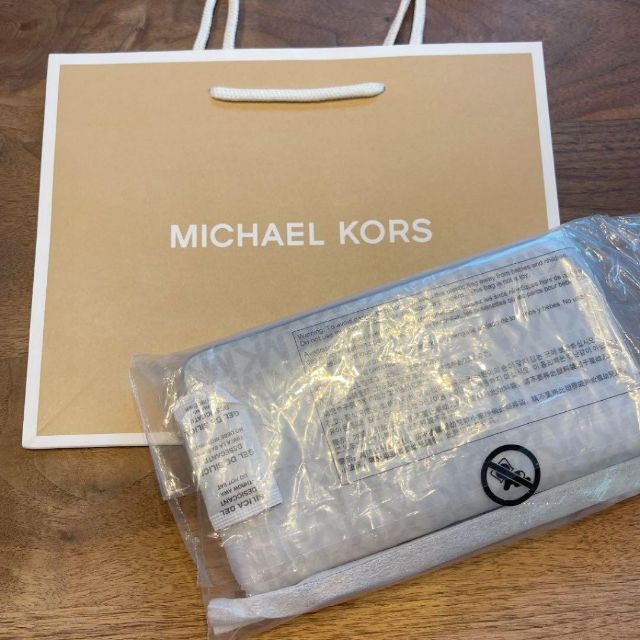 Michael Kors(マイケルコース)の◆MICHAEL KORS◆財布　35F8GTVW9B VANILLA レディースのファッション小物(財布)の商品写真