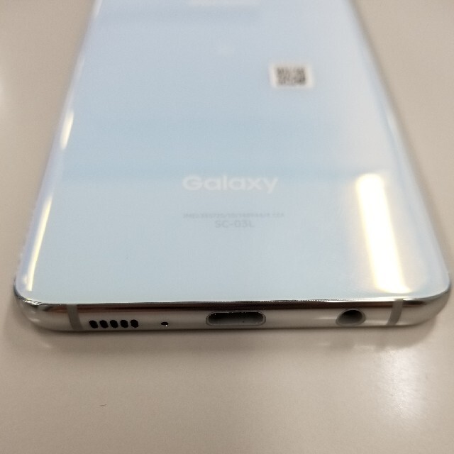 Galaxy(ギャラクシー)の週末特価 Galaxy S10 SIMフリー プリズムホワイト スマホ/家電/カメラのスマートフォン/携帯電話(スマートフォン本体)の商品写真