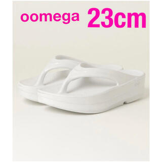 OOFOS - 新品　OOFOS　Oomega 23cm ホワイト　W6