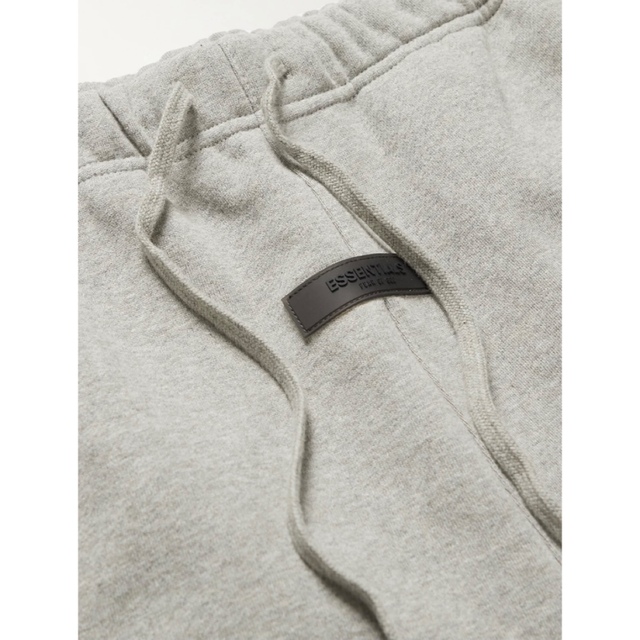 FEAR OF GOD(フィアオブゴッド)のFOG Essentials 1977 Shorts 濃いグレー XXS メンズのパンツ(ショートパンツ)の商品写真