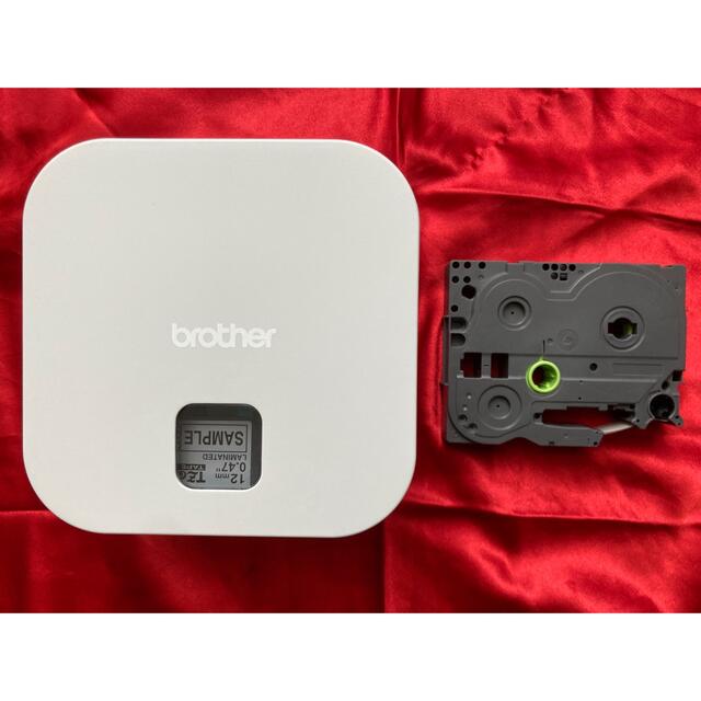 brother(ブラザー)の【美品】テープ2本付 P-TOUCHCUBEラベルプリンター PT-P300BT インテリア/住まい/日用品のオフィス用品(OA機器)の商品写真