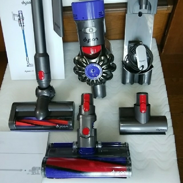 動作品　ダイソン　dyson V7 motorhead  サイクロン掃除機セット