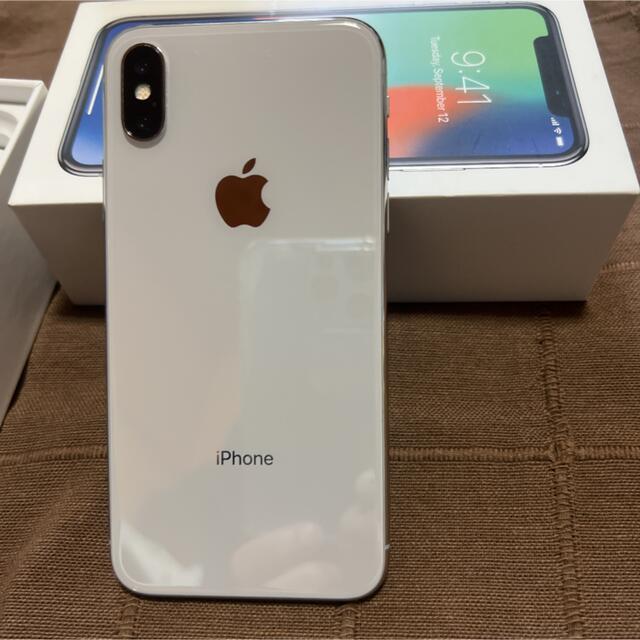 Apple(アップル)のCCM様専用Apple iPhone X 256GB シルバー  スマホ/家電/カメラのスマートフォン/携帯電話(スマートフォン本体)の商品写真