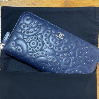 シャネル(CHANEL)の極美品☆シャネル カメリア フラワースタッズ ラウンドファスナー ネイビー(財布)