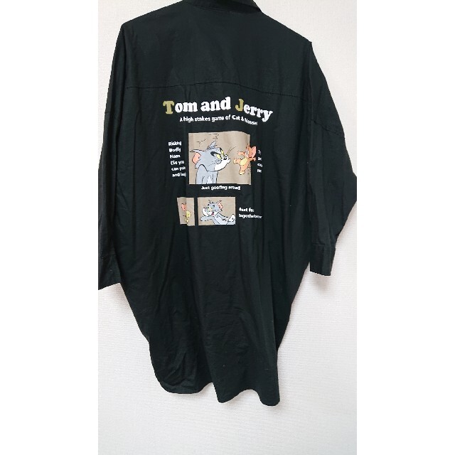 トム＆ジェリー シャツ 黒 L レディースのトップス(シャツ/ブラウス(長袖/七分))の商品写真