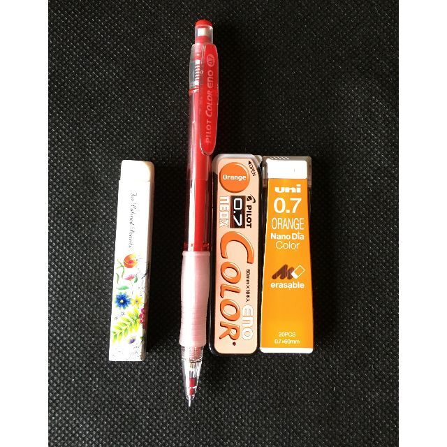 色鉛筆　カリスマカラー（他3本）オレンジ色シャーペン付き エンタメ/ホビーのアート用品(色鉛筆)の商品写真