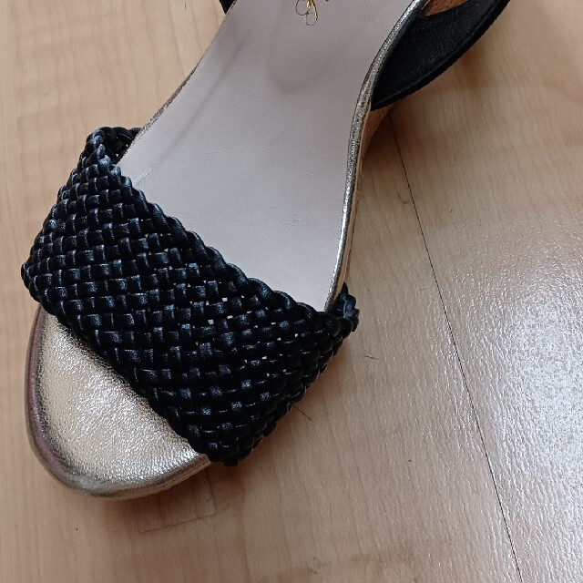 黒×ｺﾞｰﾙﾄﾞ サンダル★ レディースの靴/シューズ(サンダル)の商品写真