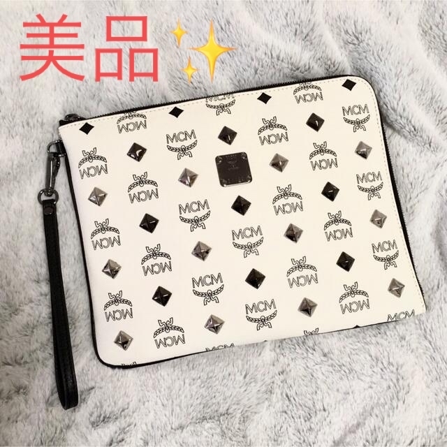 MCM - 美品 MCM エムシーエム スタッズ レザークラッチバッグ