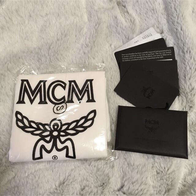 MCM - 美品 MCM エムシーエム スタッズ レザークラッチバッグ