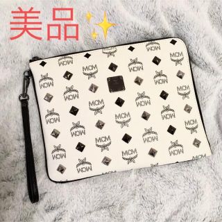 美品 MCM エムシーエム スタッズ レザークラッチバッグ タブレット