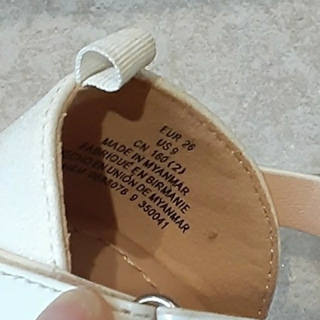 H&M(エイチアンドエム)のH&M　子ども　サンダル　US9(16cm) キッズ/ベビー/マタニティのキッズ靴/シューズ(15cm~)(サンダル)の商品写真