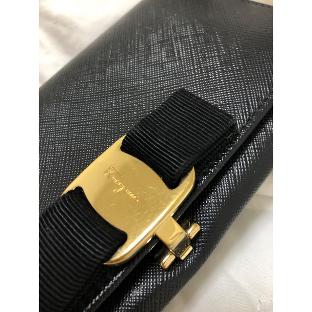 Salvatore Ferragamo(サルヴァトーレフェラガモ)のフェラガモ　長財布　黒　ブラック レディースのファッション小物(財布)の商品写真