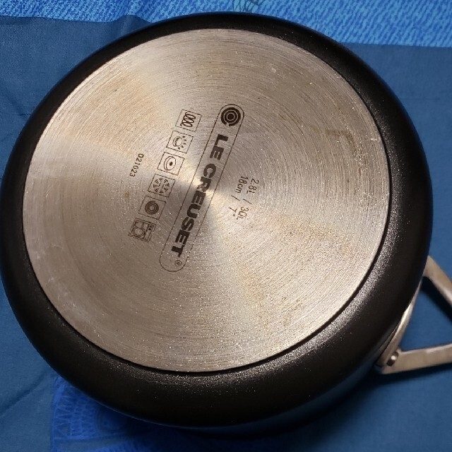 LE CREUSET(ルクルーゼ)の↓【中古】 ルクルーゼ TNS 片手鍋 インテリア/住まい/日用品のキッチン/食器(鍋/フライパン)の商品写真