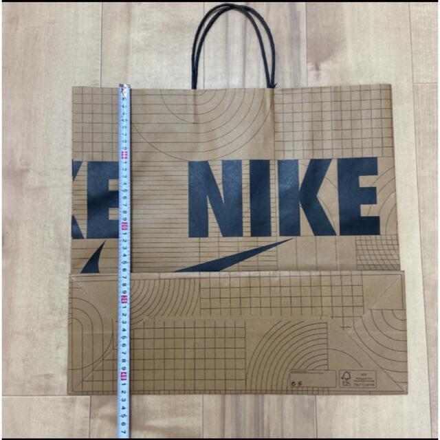 NIKE(ナイキ)のナイキ　紙袋　ショッパー　大サイズ　梱包資材 レディースのバッグ(ショップ袋)の商品写真