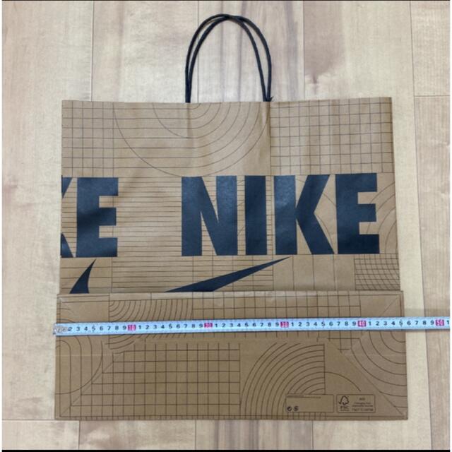 NIKE(ナイキ)のナイキ　紙袋　ショッパー　大サイズ　梱包資材 レディースのバッグ(ショップ袋)の商品写真