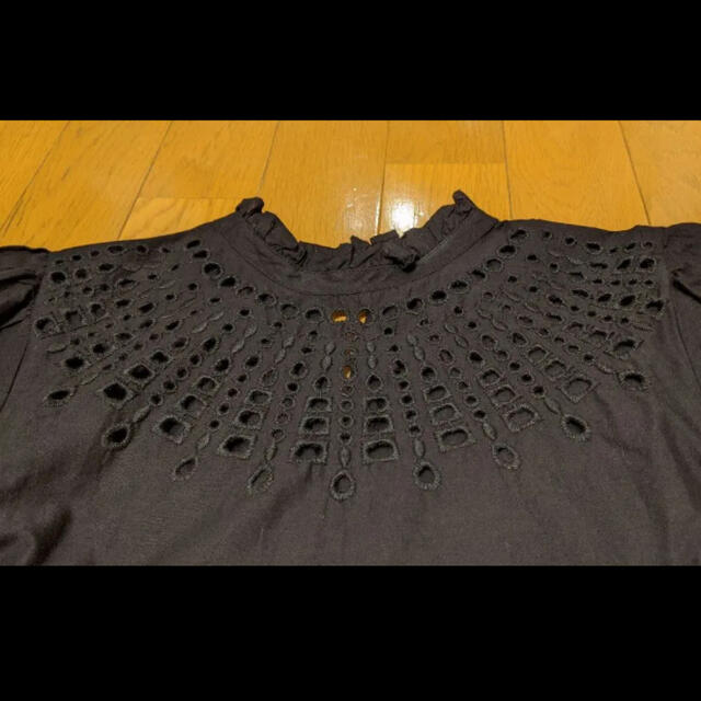 ROPE’(ロペ)のロペ　ブラウス  黒　38 レディースのトップス(シャツ/ブラウス(半袖/袖なし))の商品写真