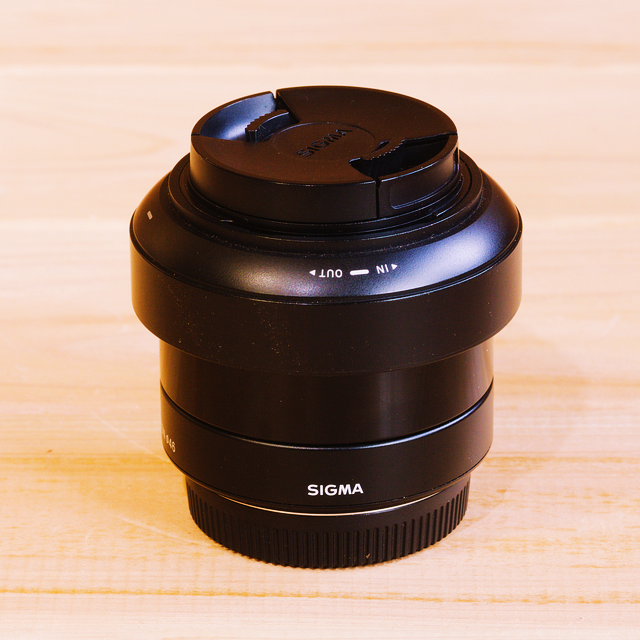 シグマ　SIGMA 60mm F2.8 DN　マイクロフォーサーズ スマホ/家電/カメラのカメラ(レンズ(単焦点))の商品写真