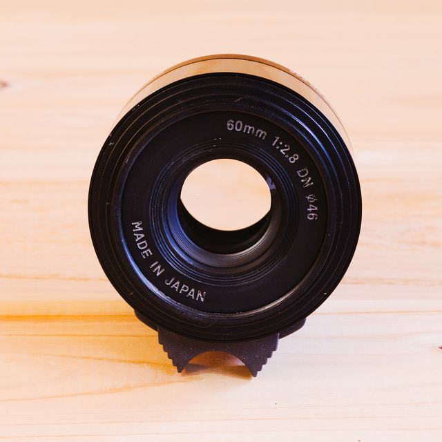 シグマ　SIGMA 60mm F2.8 DN　マイクロフォーサーズ スマホ/家電/カメラのカメラ(レンズ(単焦点))の商品写真