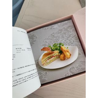 ラデュレ(LADUREE)のラデュレ　レシピ本　箱付き　(料理/グルメ)