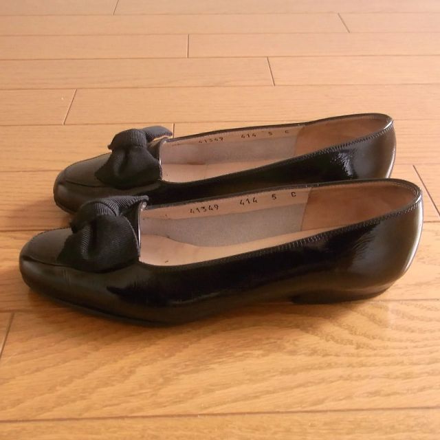 Salvatore Ferragamo(サルヴァトーレフェラガモ)のサルヴァトーレ フェラガモ パンプス 5 22cm 黒 ブラック レディース 靴 レディースの靴/シューズ(ハイヒール/パンプス)の商品写真