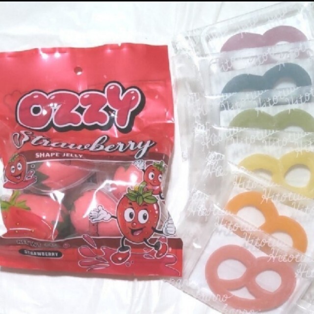 ozzy いちごグミ1袋　グミッツェル 6個　ASMR　モッパン　ヒトツブカンロ 食品/飲料/酒の食品(菓子/デザート)の商品写真