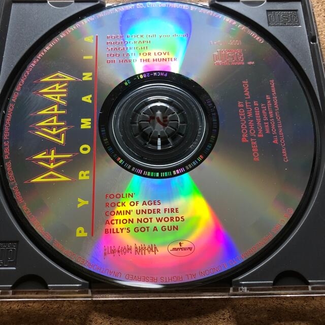 クラウスマイネ様専用　デフ･レパード　炎のターゲット　CD    日本盤 エンタメ/ホビーのCD(ポップス/ロック(洋楽))の商品写真