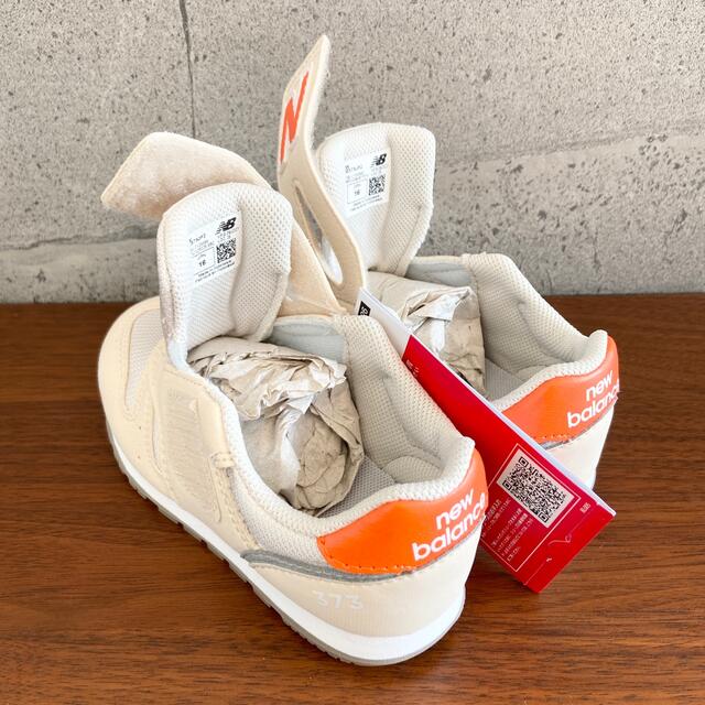 New Balance(ニューバランス)の【新品】16センチ ベージュ×オレンジ ニューバランス スニーカー キッズ キッズ/ベビー/マタニティのキッズ靴/シューズ(15cm~)(スニーカー)の商品写真